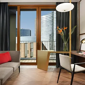 Verticale | Esperienze **** Milano